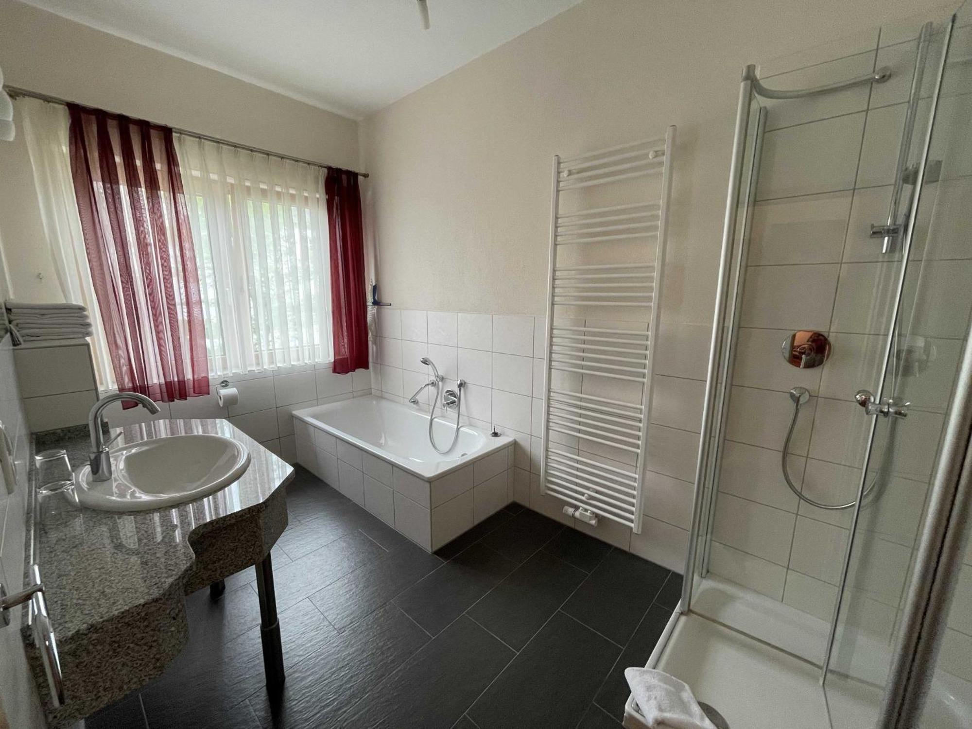 Hotel Zur Mosel Minheim Εξωτερικό φωτογραφία
