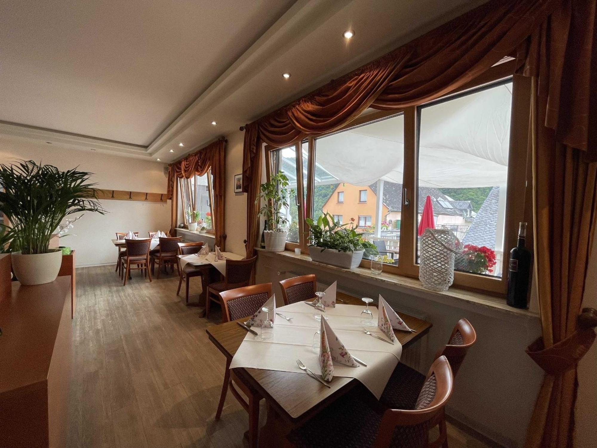 Hotel Zur Mosel Minheim Εξωτερικό φωτογραφία